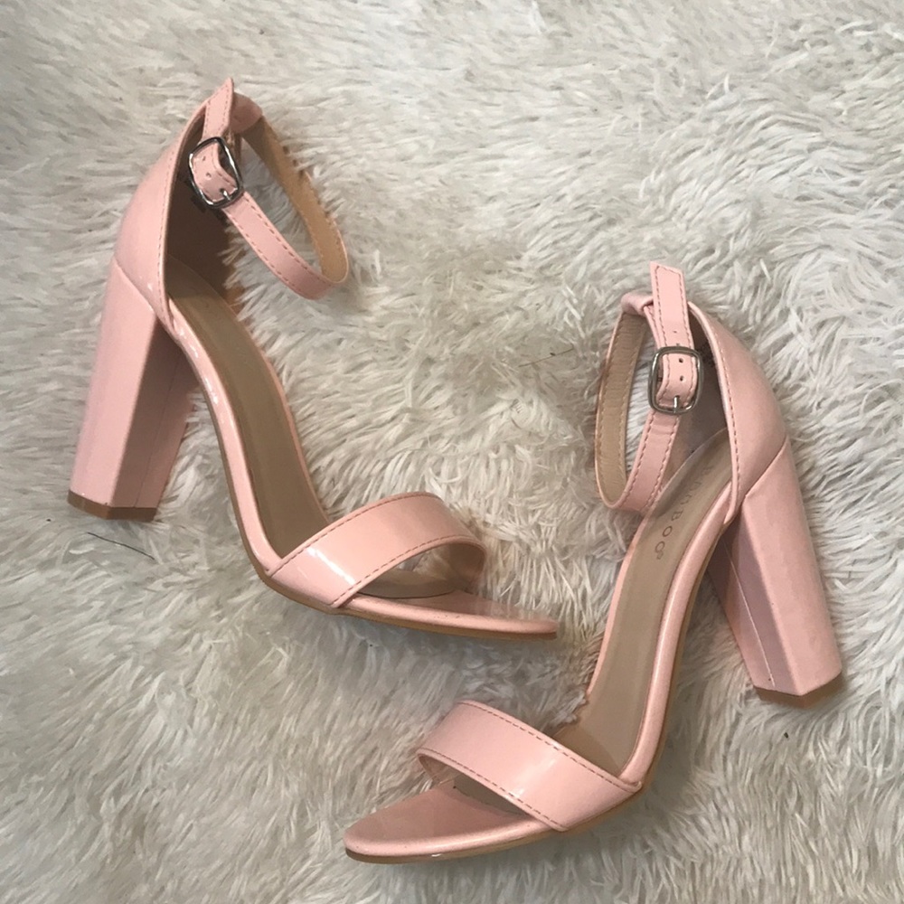 BRAND NEW Miss Lola heels